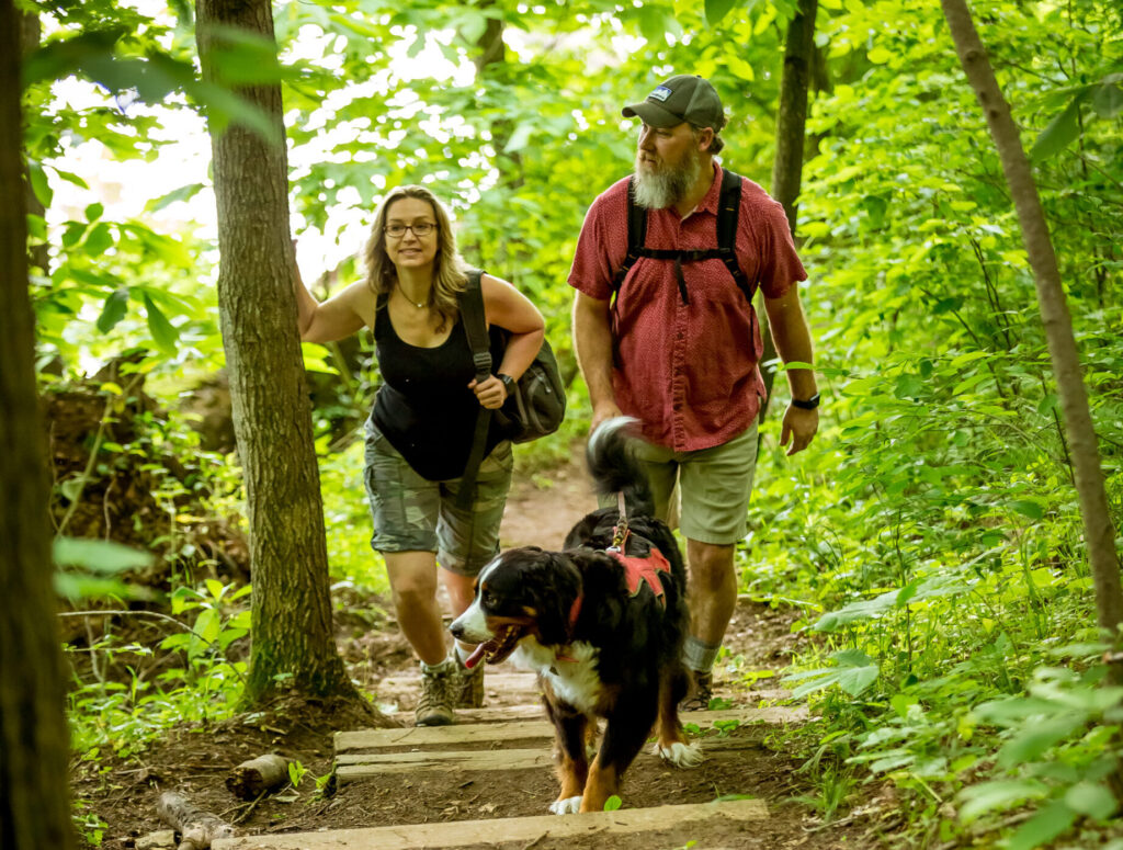 People hiking at Bledsoe Creek State Park